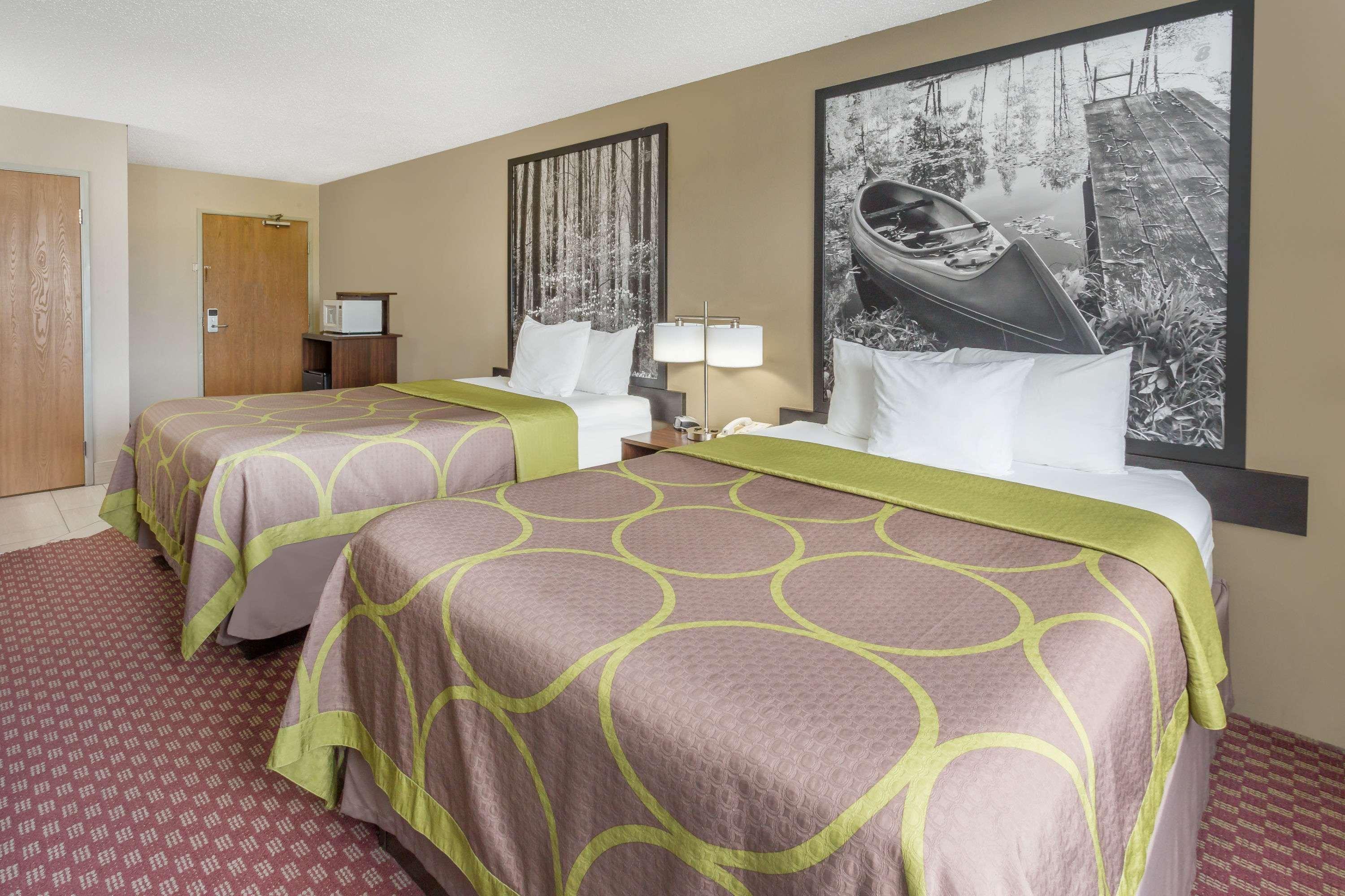Super 8 By Wyndham Hebron Lowell Area Exterior foto