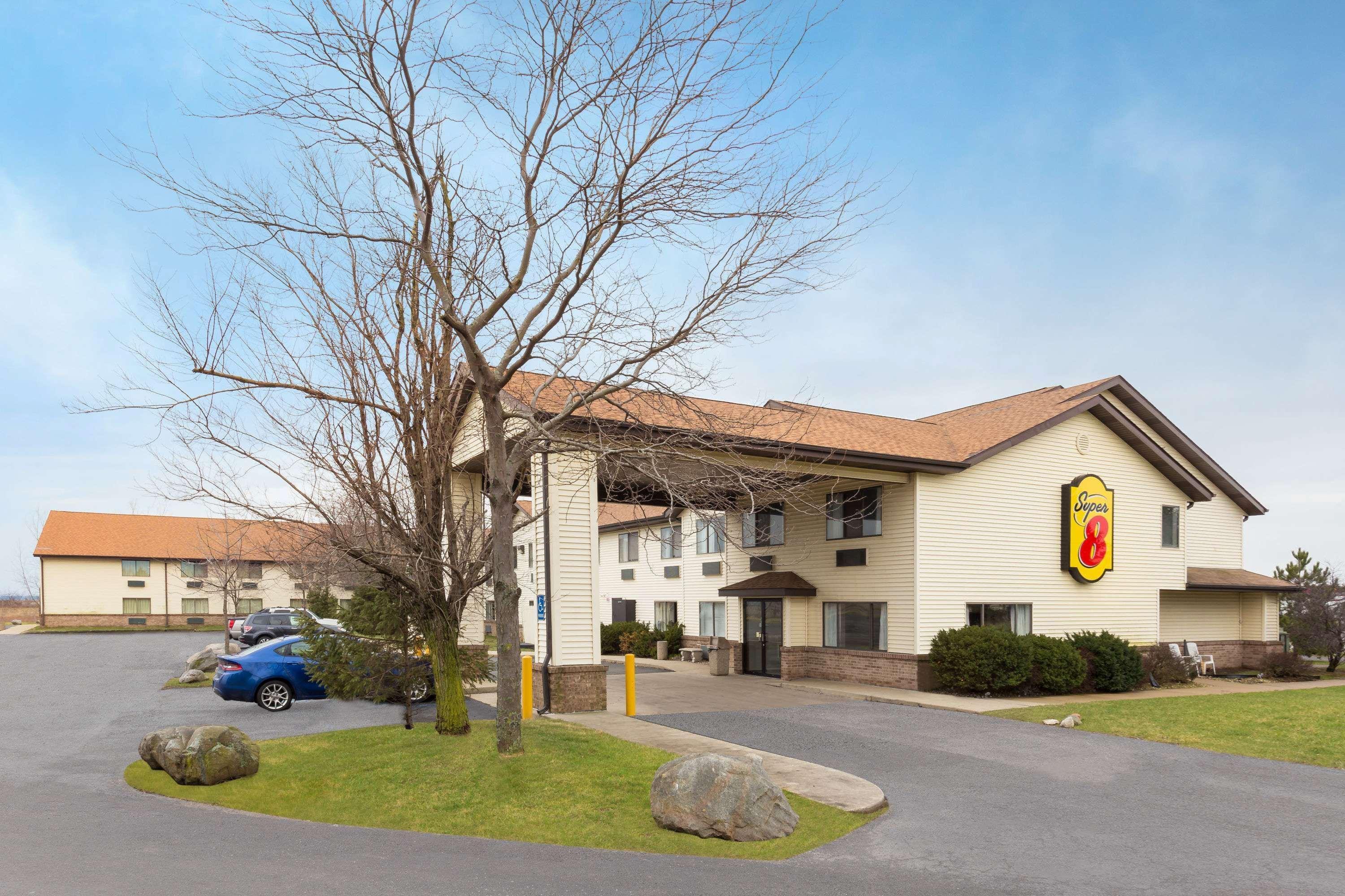 Super 8 By Wyndham Hebron Lowell Area Exterior foto
