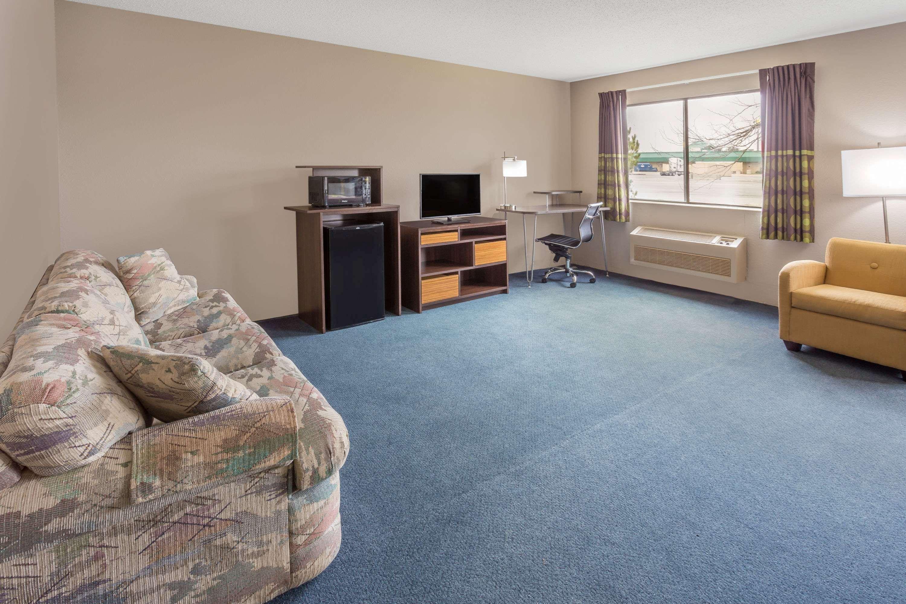 Super 8 By Wyndham Hebron Lowell Area Exterior foto